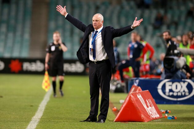 SYDNEY, AUSTRALIA - NOVEMBER 21:  Graham Arnold head coach of Sydney gestures during the FFA Cup Final match between Sydney FC and Adelaide United at Allianz Stadium on November 21, 2017 in Sydney, Australia.  (Photo by Jason McCawley/Getty Images)
