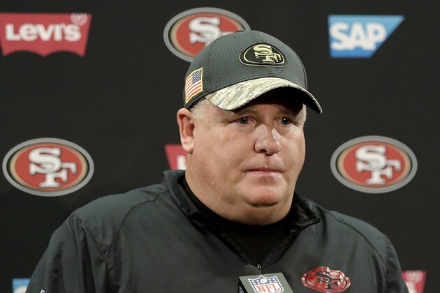 Chip Kelly, entrenador de los 49ers de San Francisco, habla en conferencia de prensa después su partido contra los Seahawks de Seattle en Santa Clara, California, el domingo 1 de enero de 2017. (AP Foto/Marcio Jose Sanchez)