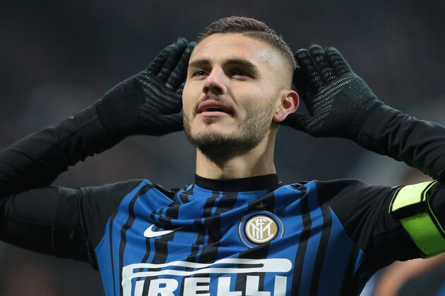 MILAN, ITALY - NOVEMBER 19:  Mauro Emanuel Icardi of FC Internazionale Milano celebrates his second goal during the Serie A match between FC Internazionale and Atalanta BC at Stadio Giuseppe Meazza on November 19, 2017 in Milan, Italy.  (Photo by Emilio Andreoli/Getty Images)