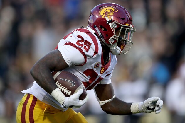 BOULDER, CO - NOVEMBER 11:  Ronald Jones II #25 of the USC Trojans carries the ball against the Colorado Buffaloes at Folsom Field on November 11, 2017 in Boulder, Colorado.  (Photo by Matthew Stockman/Getty Images)