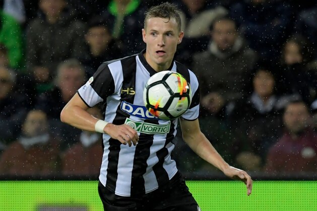 Udinese's Czechoslovakian midfielder Jakub Jankto controls the ball during the Italian Serie A football match Udinese vs Juventus at the Friuli stadium in Udine on October 22, 2017.  / AFP PHOTO / MIGUEL MEDINA        (Photo credit should read MIGUEL MEDINA/AFP/Getty Images)