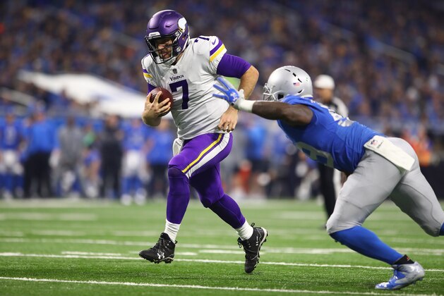 DETROIT, MI - NOVEMBER 23: Quarterback Case Keenum #7 of the Minnesota Vikings runs with the ball for a touchdown against the Detroit Lions during the first half at Ford Field on November 23, 2017 in Detroit, Michigan. (Photo by Gregory Shamus/Getty Images)