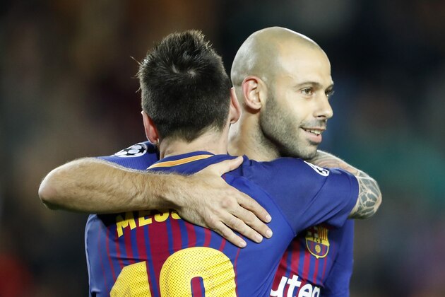 (L-R) Lionel Messi of FC Barcelona, Javier Mascherano of FC Barcelona during the UEFA Champions League group D match between FC Barcelona and Olympiacos on October 18, 2017  at the Camp Nou stadium in Barcelona, Spain.(Photo by VI Images via Getty Images)