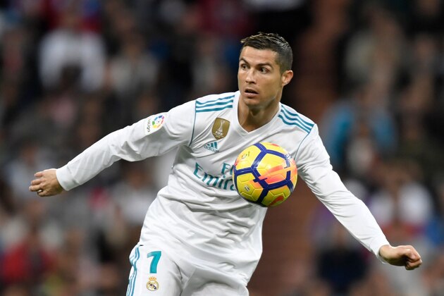 Real Madrid's Portuguese forward Cristiano Ronaldo controls the ball during the Spanish league football match Real Madrid CF against Malaga CF on 25, November 2017 at the Santiago Bernabeu stadium in Madrid. / AFP PHOTO / GABRIEL BOUYS (Photo credit should read GABRIEL BOUYS/AFP/Getty Images) Real Madrid's Portuguese forward Cristiano Ronaldo controls the ball during the Spanish league football match Real Madrid CF against Malaga CF on 25, November 2017 at the Santiago Bernabeu stadium in Madrid. / AFP PHOTO / GABRIEL BOUYS (Photo credit should read GABRIEL BOUYS/AFP/Getty Images)