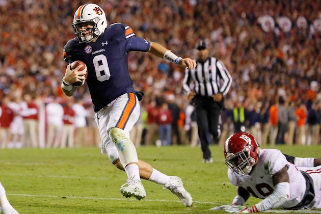 AUBURN, AL - NOVEMBER 25:  Jarrett Stidham #8 of the Auburn Tigers rushes during the fourth quarter against the Alabama Crimson Tide at Jordan Hare Stadium on November 25, 2017 in Auburn, Alabama.  (Photo by Kevin C. Cox/Getty Images)