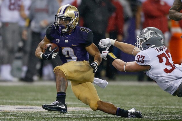 SEATTLE, WA - NOVEMBER 25:  Running back Myles Gaskin #9 of the Washington Huskies rushes against linebacker Dylan Hanser #33 of the Washington State Cougars at Husky Stadium on November 25, 2017 in Seattle, Washington.  (Photo by Otto Greule Jr/Getty Images)