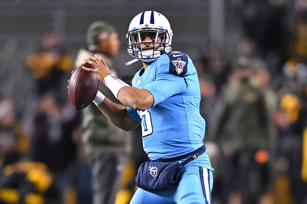 PITTSBURGH, PA - NOVEMBER 16: Marcus Mariota #8 of the Tennessee Titans warms up before the game against the Pittsburgh Steelers at Heinz Field on November 16, 2017 in Pittsburgh, Pennsylvania. (Photo by Joe Sargent/Getty Images)