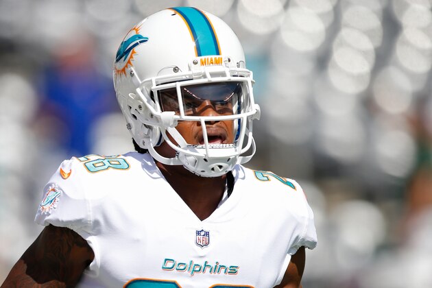 EAST RUTHERFORD, NJ - SEPTEMBER 24: Bobby McCain #28 of the Miami Dolphins warms up prior to an NFL game against the New York Jets at MetLife Stadium on September 24, 2017 in East Rutherford, New Jersey.  (Photo by Rich Schultz/Getty Images)