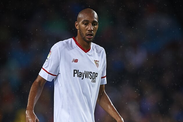 BARCELONA, SPAIN - NOVEMBER 04:  Steven N'Zonzi of Sevilla in action during the La Liga match between Barcelona and Sevilla at Camp Nou on November 4, 2017 in Barcelona, Spain.  (Photo by fotopress/Getty Images)