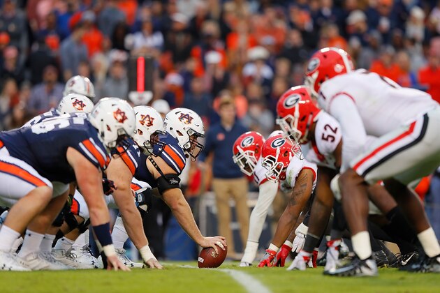 AUBURN, AL - NOVEMBER 11:  The Auburn Tigers offenses prepares to run a play against the Georgia Bulldogs defense at Jordan Hare Stadium on November 11, 2017 in Auburn, Alabama.  (Photo by Kevin C. Cox/Getty Images)