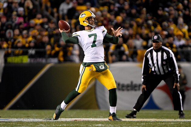 PITTSBURGH, PA - NOVEMBER 26: Brett Hundley #7 of the Green Bay Packers throws a 39 yard touchdown to Randall Cobb #18 of the Green Bay Packers in the first quarter during the game against the Pittsburgh Steelers at Heinz Field on November 26, 2017 in Pittsburgh, Pennsylvania. (Photo by Justin Berl/Getty Images)
