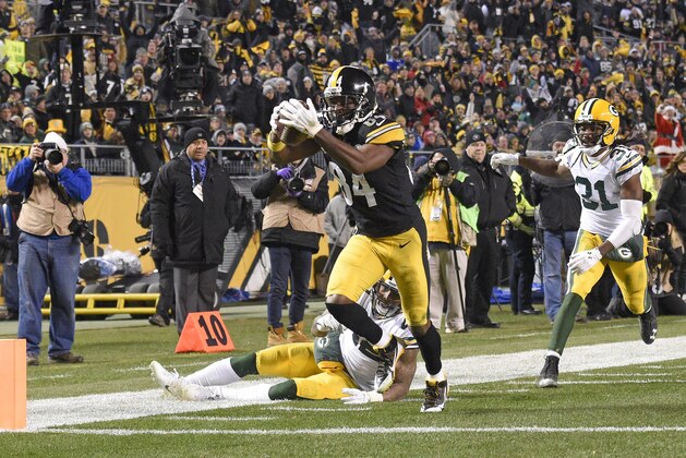 Pittsburgh Steelers wide receiver Antonio Brown (84) breaks the tackle by Green Bay Packers strong safety Morgan Burnett (42) to score on a pass from quarterback Ben Roethlisberger during the second half of an NFL football game in Pittsburgh, Sunday, Nov. 26, 2017. (AP Photo/Don Wright)