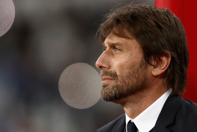 BAKU, AZERBAIJAN - NOVEMBER 22:  Antonio Conte, Manager of Chelsea looks on prior to the UEFA Champions League group C match between Qarabag FK and Chelsea FC at Baki Olimpiya Stadionu on November 22, 2017 in Baku, Azerbaijan.  (Photo by Francois Nel/Getty Images)