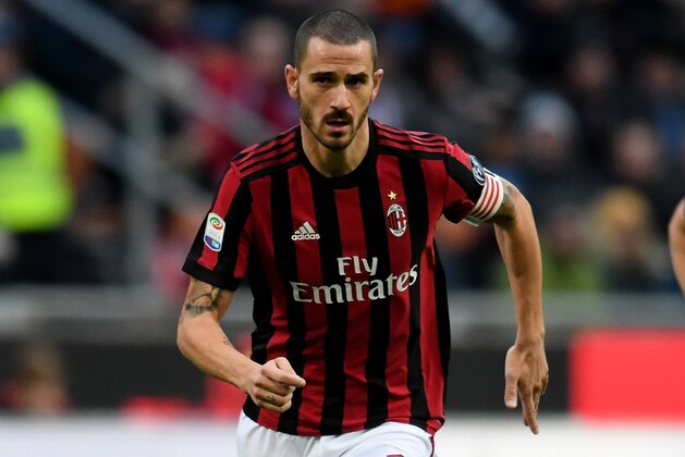 MILAN, ITALY - NOVEMBER 26:  Leonardo Bonucci of AC Milan in action during the Serie A match between AC Milan and Torino FC at Stadio Giuseppe Meazza on November 26, 2017 in Milan, Italy.  (Photo by Claudio Villa./Getty Images)