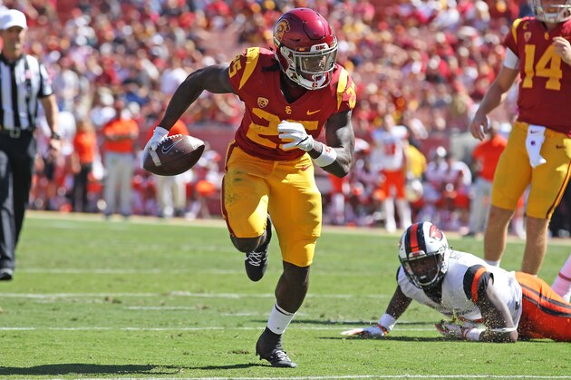 LOS ANGELES, CA - OCTOBER 07:  Ronald Jones II #25 of the USC Trojans carries the ball against the Oregon State Beavers at Los Angeles Memorial Coliseum on October 7, 2017 in Los Angeles, California.  (Photo by Leon Bennett/Getty Images)
