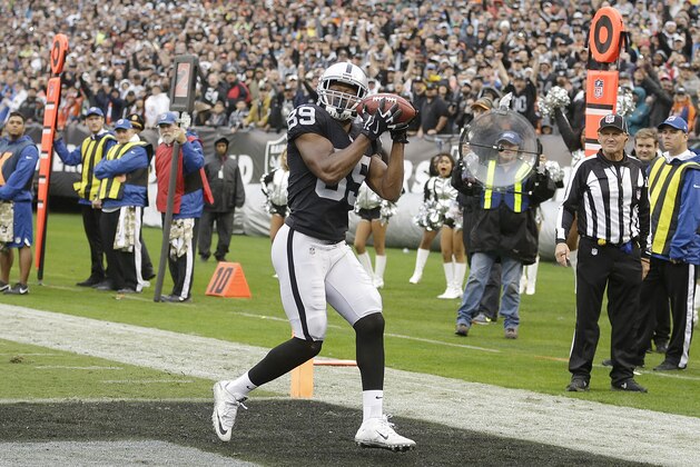 Oakland Raiders wide receiver Amari Cooper (89) catches a touchdown pass against the Denver Broncos during the first half of an NFL football game in Oakland, Calif., Sunday, Nov. 26, 2017. (AP Photo/Ben Margot)