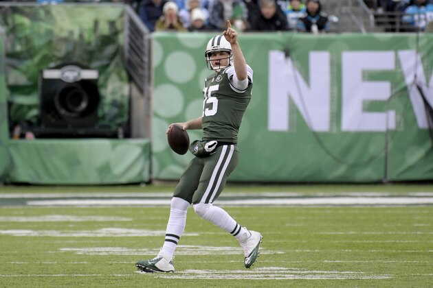 New York Jets quarterback Josh McCown gestures before throwing a long pass to wide receiver Robby Anderson as they connect for a 54-yard touchdown against the Carolina Panthers during the second half of an NFL football game, Sunday, Nov. 26, 2017, in East Rutherford, N.J. (AP Photo/Bill Kostroun) New York Jets quarterback Josh McCown gestures before throwing a long pass to wide receiver Robby Anderson as they connect for a 54-yard touchdown against the Carolina Panthers during the second half of an NFL football game, Sunday, Nov. 26, 2017, in East Rutherford, N.J. (AP Photo/Bill Kostroun)