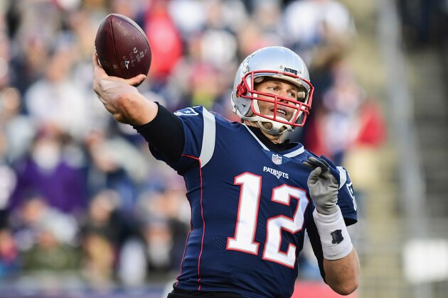 FOXBORO, MA - NOVEMBER 26:  Tom Brady #12 of the New England Patriots throws during the second quarter of a game against the Miami Dolphins at Gillette Stadium on November 26, 2017 in Foxboro, Massachusetts.  (Photo by Adam Glanzman/Getty Images)