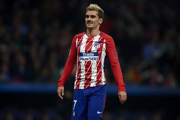 MADRID, SPAIN - NOVEMBER 22:  Antoine Griezmann of Atletico de Madrid reacts during the UEFA Champions League group C match between Atletico Madrid and AS Roma at Estadio Wanda Metropolitano on November 22, 2017 in Madrid, Spain.  (Photo by Manuel Queimadelos Alonso/Getty Images)