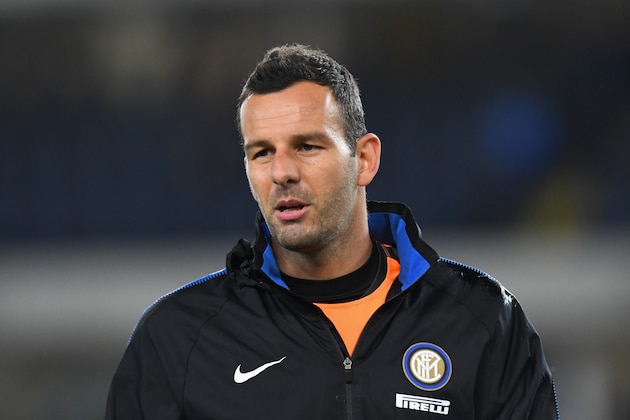 VERONA, ITALY - OCTOBER 30:  Samir Handanovic of FC Internazionale looks on before the Serie A match between Hellas Verona FC and FC Internazionale at Stadio Marc'Antonio Bentegodi on October 30, 2017 in Verona, Italy.  (Photo by Alessandro Sabattini/Getty Images)