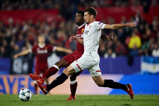SEVILLE, SPAIN - NOVEMBER 21:  Clement Lenglet of Sevilla FC duels for the ball with Georginio Wijnaldum of Liverpool FC during the UEFA Champions League group E match between Sevilla FC and Liverpool FC at Estadio Ramon Sanchez Pizjuan on November 21, 2017 in Seville, Spain.  (Photo by Aitor Alcalde/Getty Images)