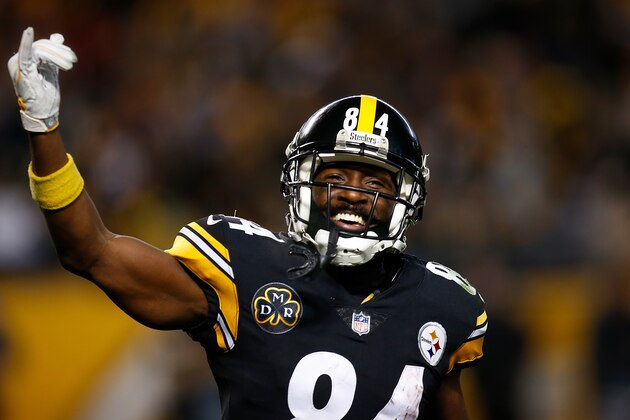 PITTSBURGH, PA - NOVEMBER 26: Antonio Brown #84 of the Pittsburgh Steelers reacts after a 33 yard touchdown reception in the fourth quarter during the game against the Green Bay Packers at Heinz Field on November 26, 2017 in Pittsburgh, Pennsylvania. (Photo by Justin K. Aller/Getty Images)