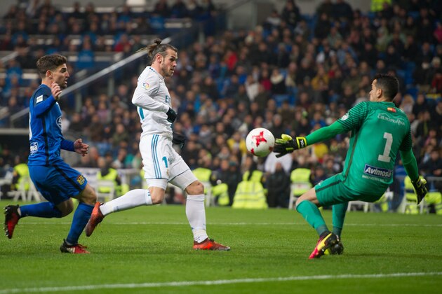 MADRID, SPAIN - NOVEMBER 28: Gareth Bale of Real Madrid CF tries to shoot past Pol of Fuenlabrada during the Copa del Rey, Round of 32, Second Leg match between Real Madrid and Fuenlabrada at Estadio Santiago Bernabeu on November 28, 2017 in Madrid, Spain. (Photo by Denis Doyle/Getty Images)