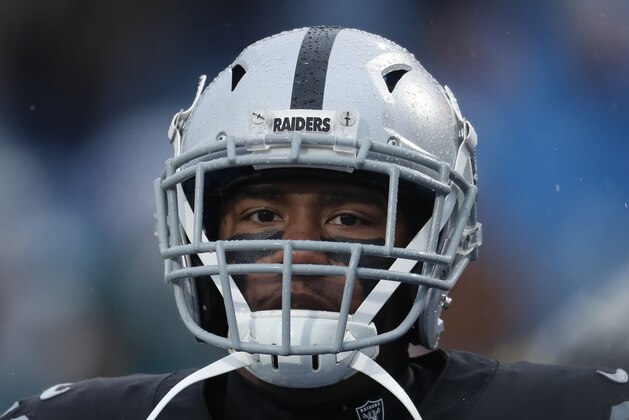 BUFFALO, NY - OCTOBER 29: Sean Smith #21 of the Oakland Raiders warms up prior to the start of NFL game action against the Buffalo Bills at New Era Field on October 29, 2017 in Buffalo, New York. (Photo by Tom Szczerbowski/Getty Images)