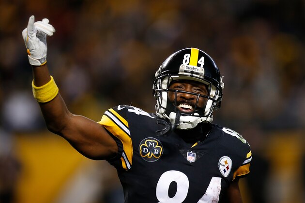 PITTSBURGH, PA - NOVEMBER 26: Antonio Brown #84 of the Pittsburgh Steelers reacts after a 33 yard touchdown reception in the fourth quarter during the game against the Green Bay Packers at Heinz Field on November 26, 2017 in Pittsburgh, Pennsylvania. (Photo by Justin K. Aller/Getty Images)