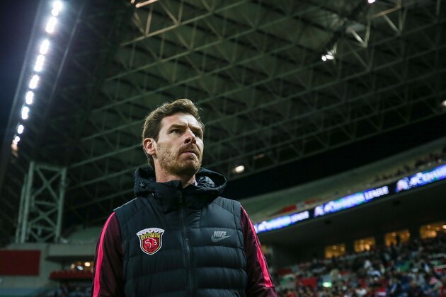 SAITAMA, JAPAN - OCTOBER 18:  Andre Villas-Boas head coach of Shanghai SIPG looks prior to the AFC Champions League semi final second leg match between Urawa Red Diamonds and Shanghai SIPG at Saitama Stadium on October 18, 2017 in Saitama, Japan.  (Photo by Yifan Ding/Getty Images)