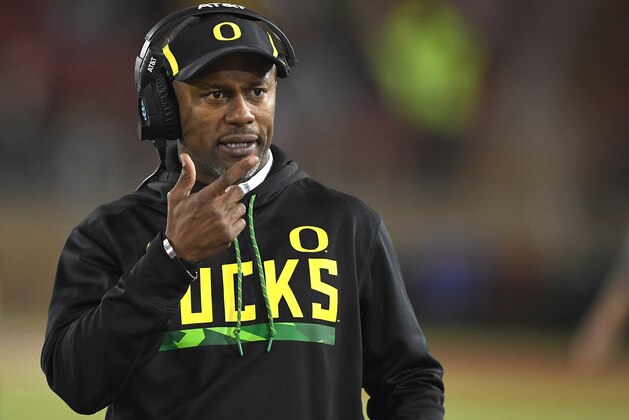 PALO ALTO, CA - OCTOBER 14:  Head coach Willie Taggart of the Oregon Ducks looks on from the sidelines against the Stanford Cardinal during their NCAA football game at Stanford Stadium on October 14, 2017 in Palo Alto, California.  (Photo by Thearon W. Henderson/Getty Images)