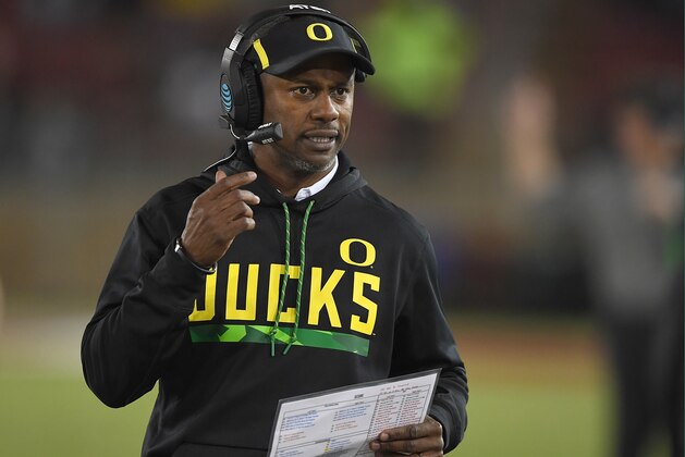 PALO ALTO, CA - OCTOBER 14:  Head coach Willie Taggart of the Oregon Ducks looks on from the sidelines against the Stanford Cardinal during their NCAA football game at Stanford Stadium on October 14, 2017 in Palo Alto, California.  (Photo by Thearon W. Henderson/Getty Images)
