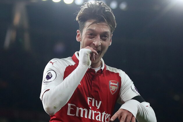 LONDON, ENGLAND - NOVEMBER 29:  Mesut Ozil of Arsenal celebrates scoring a goal during the Premier League match between Arsenal and Huddersfield Town at Emirates Stadium on November 29, 2017 in London, England.  (Photo by Julian Finney/Getty Images)