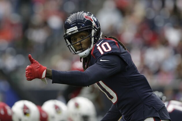 HOUSTON, TX - NOVEMBER 19: DeAndre Hopkins #10 of the Houston Texans signals at the line of scrimmage in the second half against the Arizona Cardinals at NRG Stadium on November 19, 2017 in Houston, Texas. (Photo by Tim Warner/Getty Images)