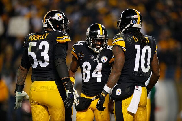 PITTSBURGH, PA - NOVEMBER 26: Antonio Brown #84 of the Pittsburgh Steelers celebrates with Martavis Bryant #10 and Maurkice Pouncey #53 after a catch for a two point conversion in the second quarter during the game against the Green Bay Packers at Heinz Field on November 26, 2017 in Pittsburgh, Pennsylvania. (Photo by Justin K. Aller/Getty Images)