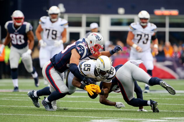 FOXBORO, MA - OCTOBER 29: Kyle Van Noy #53 of the New England Patriots tackles Antonio Gates #85 of the Los Angeles Chargers during the first half at Gillette Stadium on October 29, 2017 in Foxboro, Massachusetts. (Photo by Maddie Meyer/Getty Images)