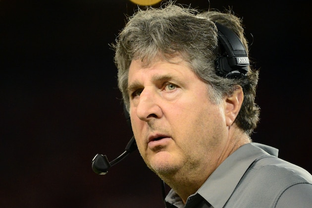TUCSON, AZ - OCTOBER 28:  Mike Leach head coach of the Washington State Cougars reacts during the game against the Arizona Wildcats at Arizona Stadium on October 28, 2017 in Tucson, Arizona.  (Photo by Jennifer Stewart/Getty Images)