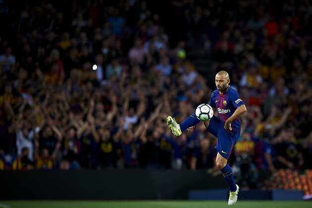 BARCELONA, SPAIN - OCTOBER 21:  Javier Mascherano of Barcelona in action during the La Liga match between Barcelona and Malaga at Camp Nou on October 21, 2017 in Barcelona, Spain.  (Photo by fotopress/Getty Images)