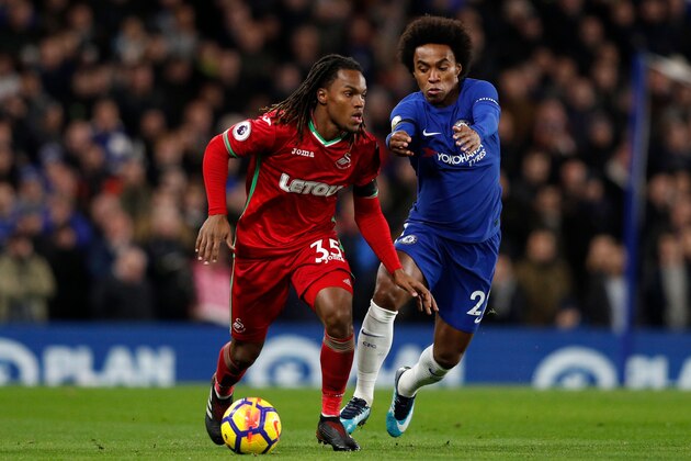 Swansea City's Portuguese midfielder Renato Sanches (L) vies with Chelsea's Brazilian midfielder Willian during the English Premier League football match between Chelsea and Swansea City at Stamford Bridge in London on November 29, 2017. / AFP PHOTO / Adrian DENNIS / RESTRICTED TO EDITORIAL USE. No use with unauthorized audio, video, data, fixture lists, club/league logos or 'live' services. Online in-match use limited to 75 images, no video emulation. No use in betting, games or single club/league/player publications.  /         (Photo credit should read ADRIAN DENNIS/AFP/Getty Images)