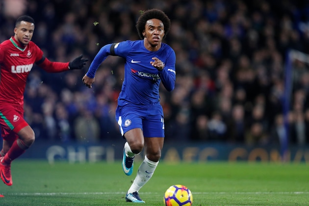 Chelsea's Brazilian midfielder Willian runs with the ball during the English Premier League football match between Chelsea and Swansea City at Stamford Bridge in London on November 29, 2017. / AFP PHOTO / Adrian DENNIS / RESTRICTED TO EDITORIAL USE. No use with unauthorized audio, video, data, fixture lists, club/league logos or 'live' services. Online in-match use limited to 75 images, no video emulation. No use in betting, games or single club/league/player publications.  /         (Photo credit should read ADRIAN DENNIS/AFP/Getty Images)