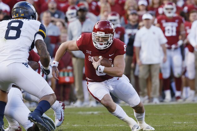 Oklahoma quarterback Baker Mayfield (6) carries in the second quarter of an NCAA college football game against West Virginia in Norman, Okla., Saturday, Nov. 25, 2017. (AP Photo/Sue Ogrocki)
