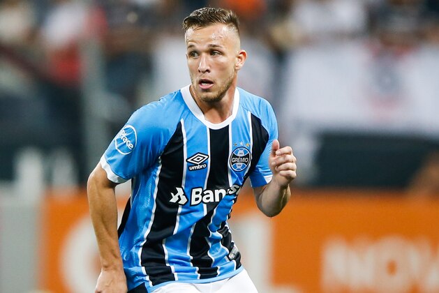 SAO PAULO, BRAZIL - OCTOBER 18: Arthur of Gremio in action during the match between Corinthians v Gremio for the Brasileirao Series A 2017 at Arena Corinthians Stadium on October 18, 2017 in Sao Paulo, Brazil. (Photo by Alexandre Schneider/Getty Images)