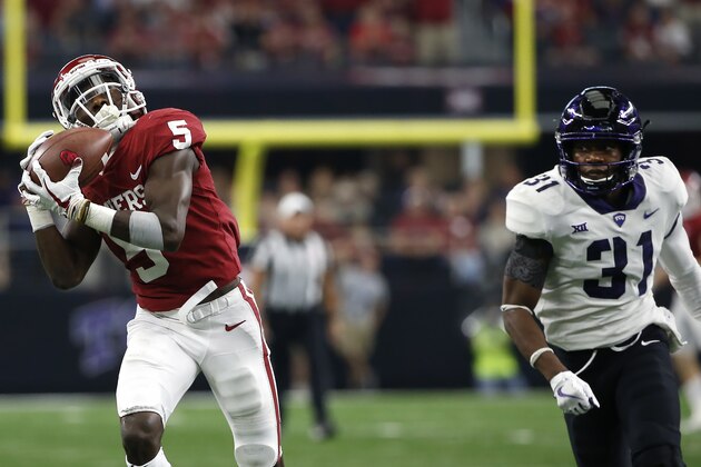ARLINGTON, TX - DECEMBER 2: Marquise Brown #5 of the Oklahoma Sooners catches a touchdown pass as Ridwan Issahaku #31 of the TCU Horned Frogs pursues  in the second half of the Big 12 Championship AT&T Stadium on December 2, 2017 in Arlington, Texas. OU won 41-17. (Photo by Ron Jenkins/Getty Images)