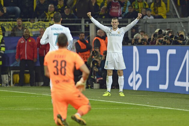 DORTMUND, GERMANY - SEPTEMBER 26: durch Cristiano Ronaldo of Real Madrid celebrates after scoring his team`s second goal with Gareth Bale of Real Madrid during the UEFA Champions League group H match between Borussia Dortmund and Real Madrid at Signal Iduna Park on September 26, 2017 in Dortmund, Germany. (Photo by TF-Images/TF-Images via Getty Images)