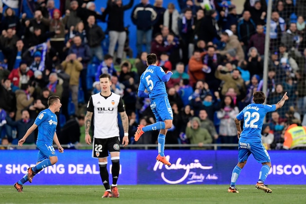 Getafe's Spanish midfielder Markel (C) celebrates with teammates after scoring a goal during the Spanish league football match Getafe CF vs Valencia CF at the Col. Alfonso Perez stadium in Getafe on December 3, 2017. / AFP PHOTO / JAVIER SORIANO        (Photo credit should read JAVIER SORIANO/AFP/Getty Images)