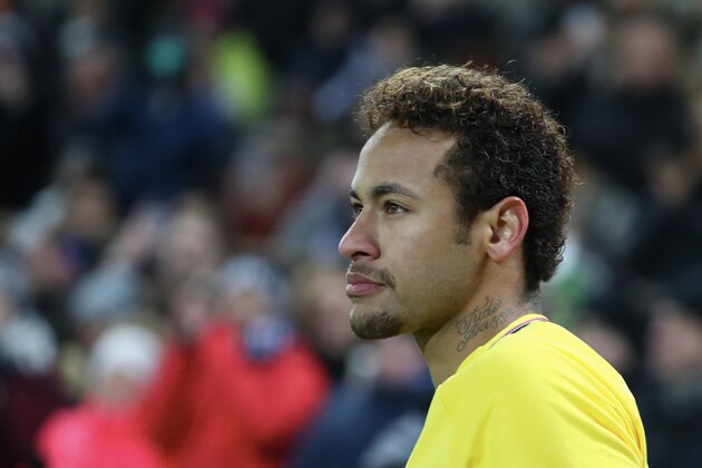 STRASBOURG, FRANCE - DECEMBER 02:  Neymar Jr of Paris Saint-Germain reacts during the Ligue 1 match between Strasbourg and Paris Saint Germain (PSG) at La Meinau Stadium on December 2, 2017 in Strasbourg, France.  (Photo by Xavier Laine/Getty Images)