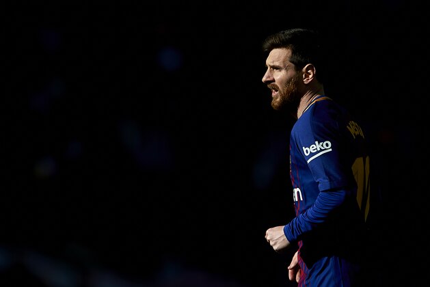 BARCELONA, SPAIN - DECEMBER 02:  Lionel Messi of Barcelona looks on during the La Liga match between Barcelona and Celta de Vigo at Camp Nou on December 2, 2017 in Barcelona, Spain.  (Photo by Manuel Queimadelos Alonso/Getty Images)