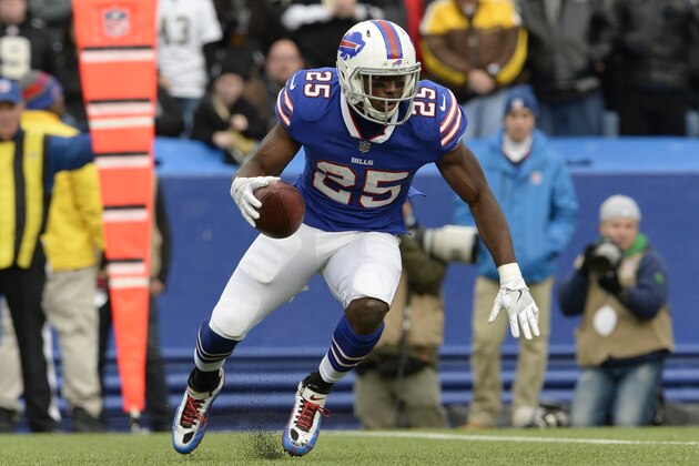 Buffalo Bills running back LeSean McCoy (25) plays during the first half of an NFL football game against the New Orleans Saints Sunday, Nov. 12, 2017, in Orchard Park, N.Y. (AP Photo/Adrian Kraus)