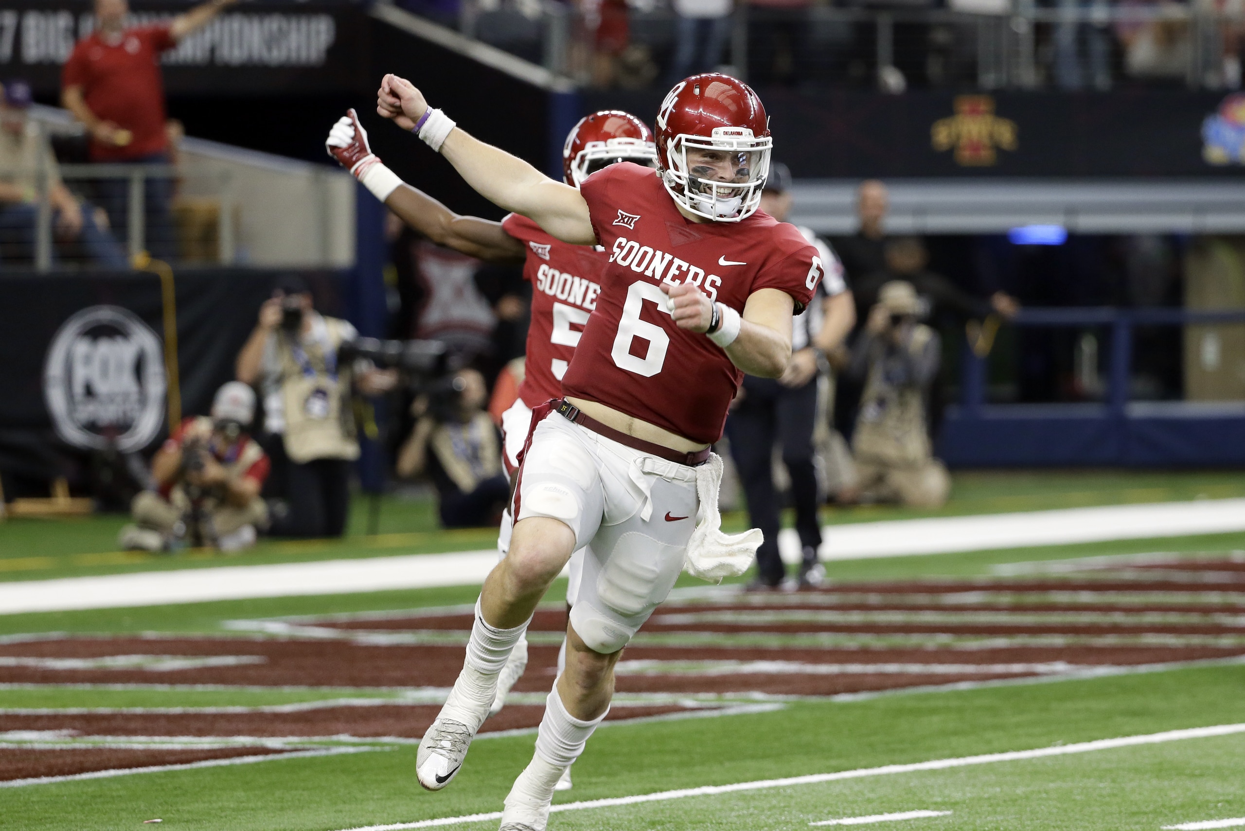 Oklahoma quarterback Baker Mayfield (6) celebrates throwing a long pass for a touchdown in the second half of the Big 12 Conference championship NCAA college football game against TCU on Saturday, Dec. 2, 2017, in Arlington, Texas. (AP Photo/Tony Gutierrez)