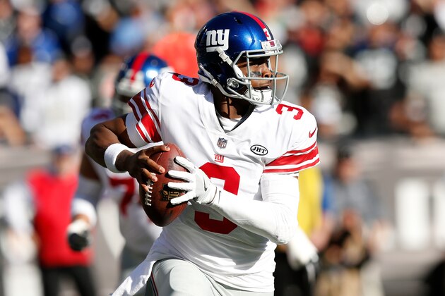 OAKLAND, CA - DECEMBER 03:  Geno Smith #3 of the New York Giants looks to pass against the Oakland Raiders during their NFL game at Oakland-Alameda County Coliseum on December 3, 2017 in Oakland, California.  (Photo by Lachlan Cunningham/Getty Images)